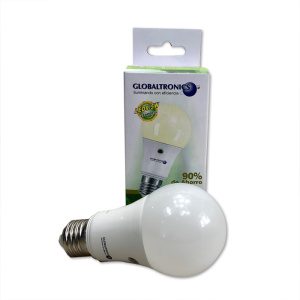 Ampolleta led bola 9,5W E27 luz cálida 806lm 240° 25000hr sensor día/noche Globaltronics